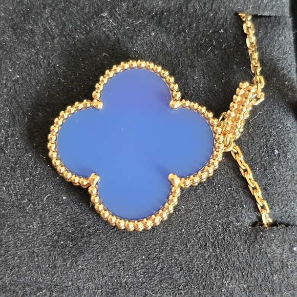Van Cleef & Arpels Magic Alhambra Long Necklace 18k Yellow Gold Blue Agate 2023 - Picture 4 of 13